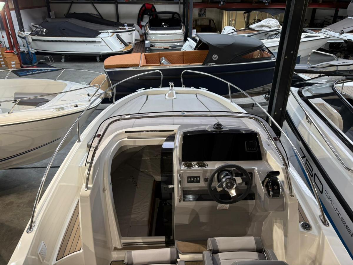 Jeanneau Cap Camarat 6.5 Walk around