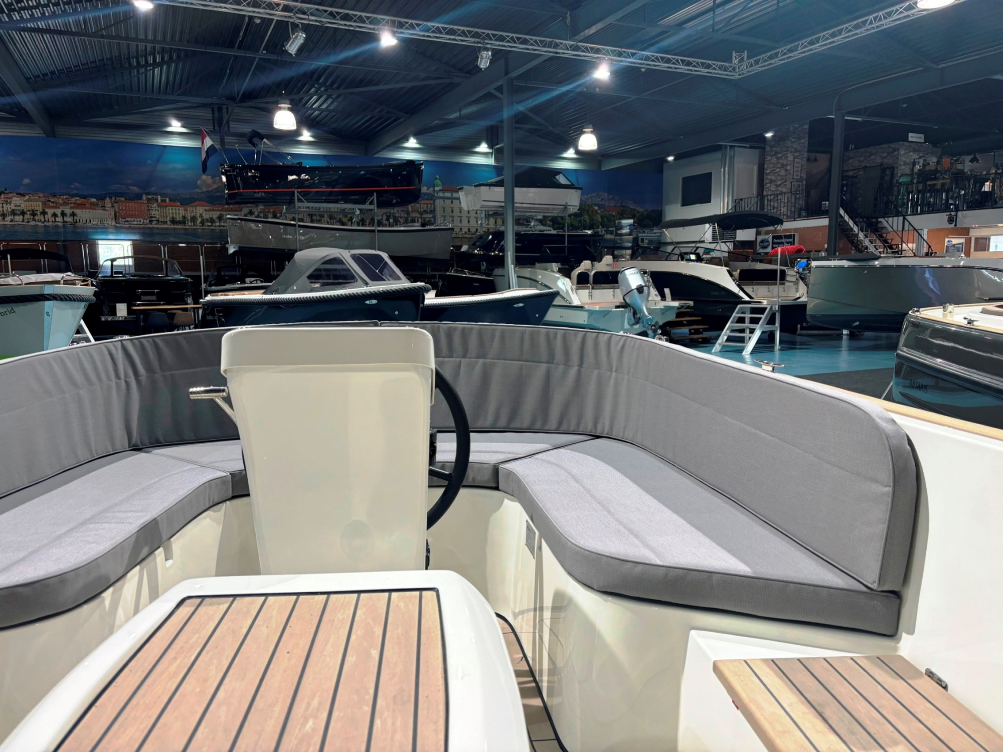 Antaris Fifty5 met vetus 27 pk - op voorraad