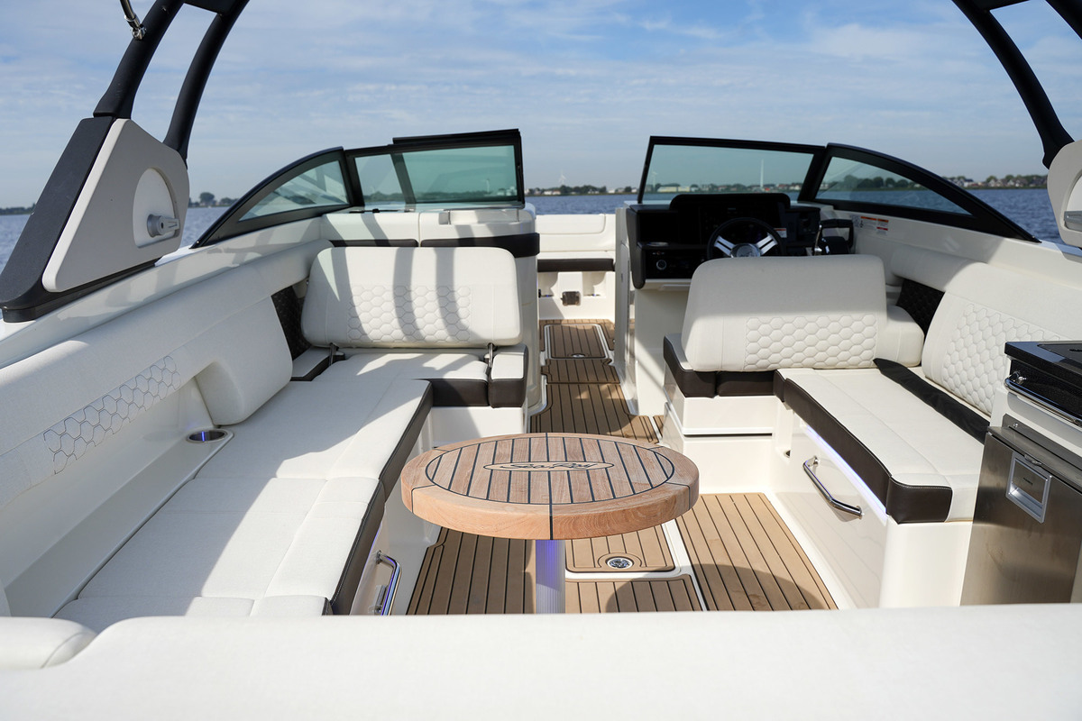 Sea Ray SDX 290 Outboard
