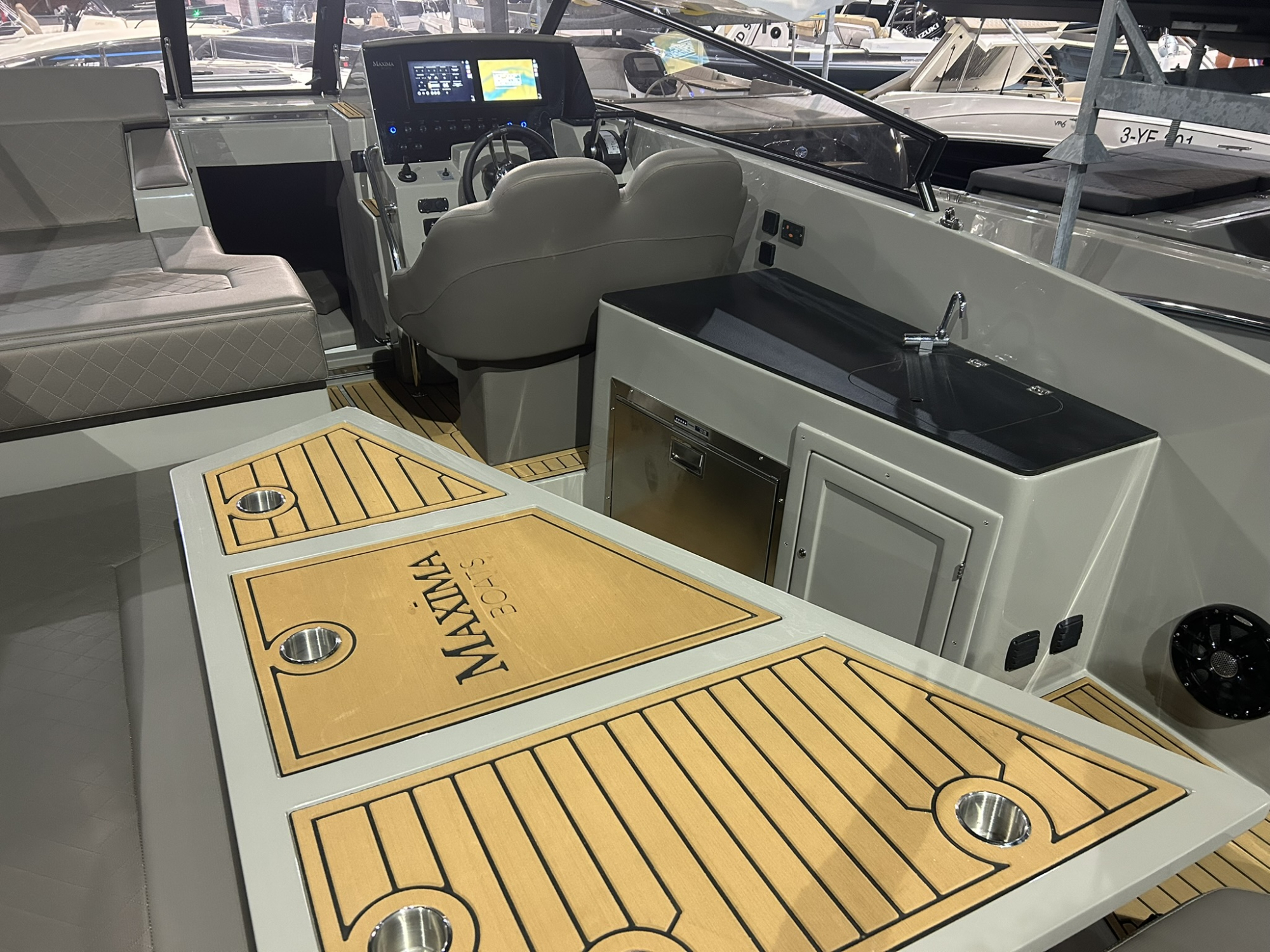 Maxima Boats 800 Cabin met 2x Honda 200 pk bouwjaar 2024