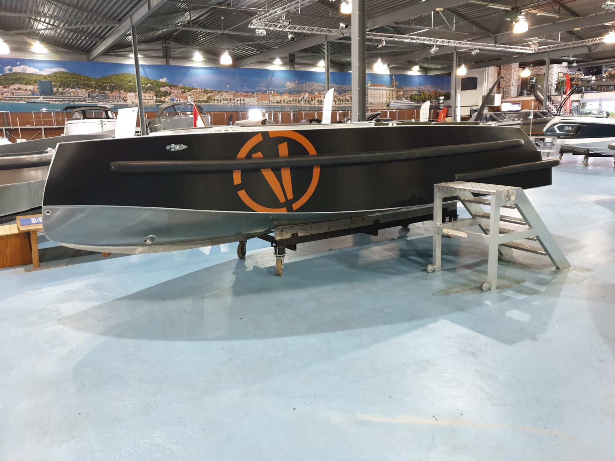 Van Vossen Tender 700 sport met Honda 100 pk op voorraad