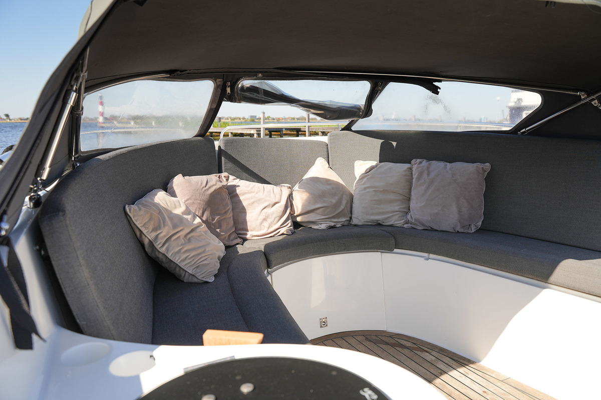 Riviera 24