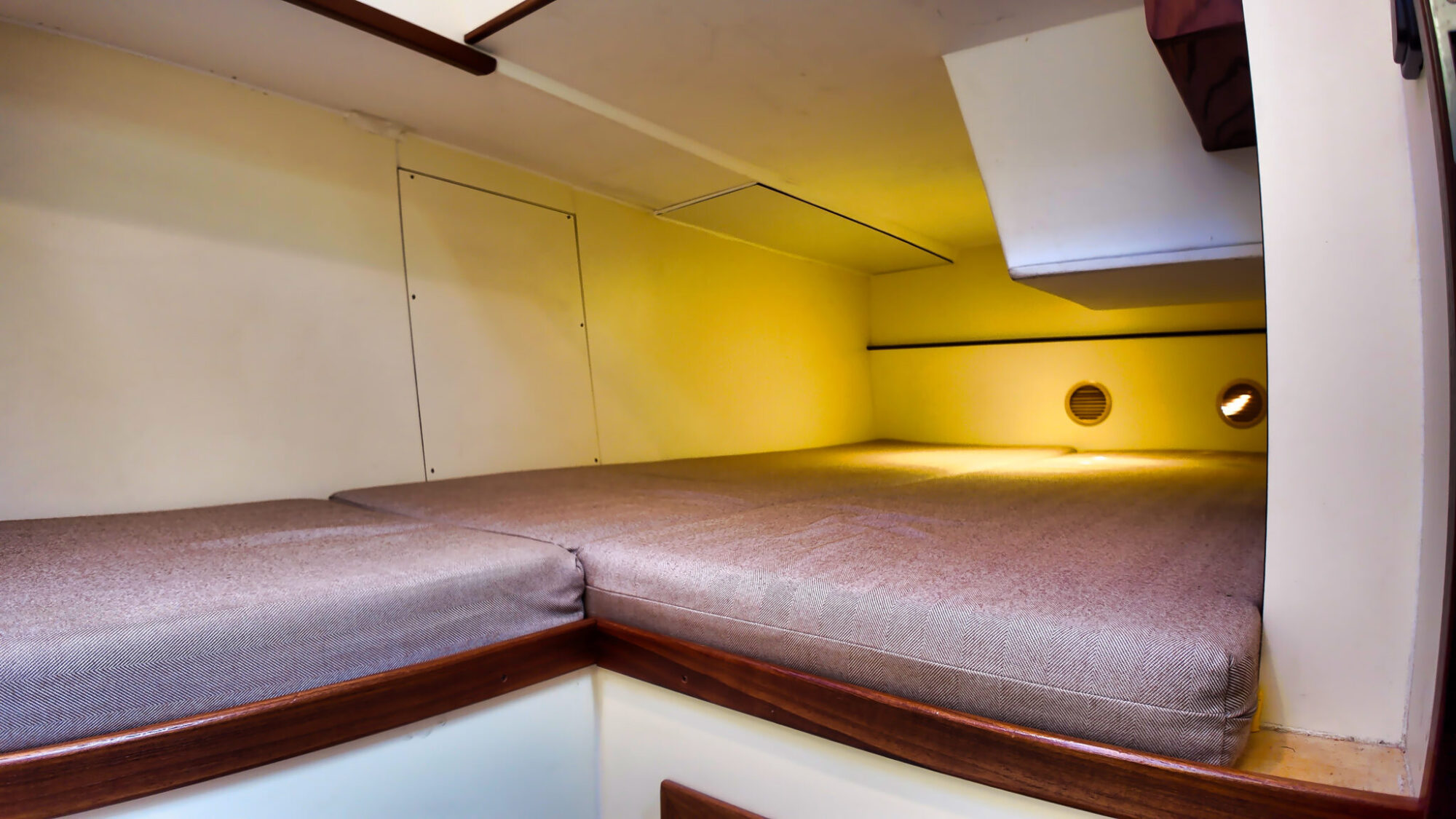 Bruce Roberts Euro 12.00 Flybridge