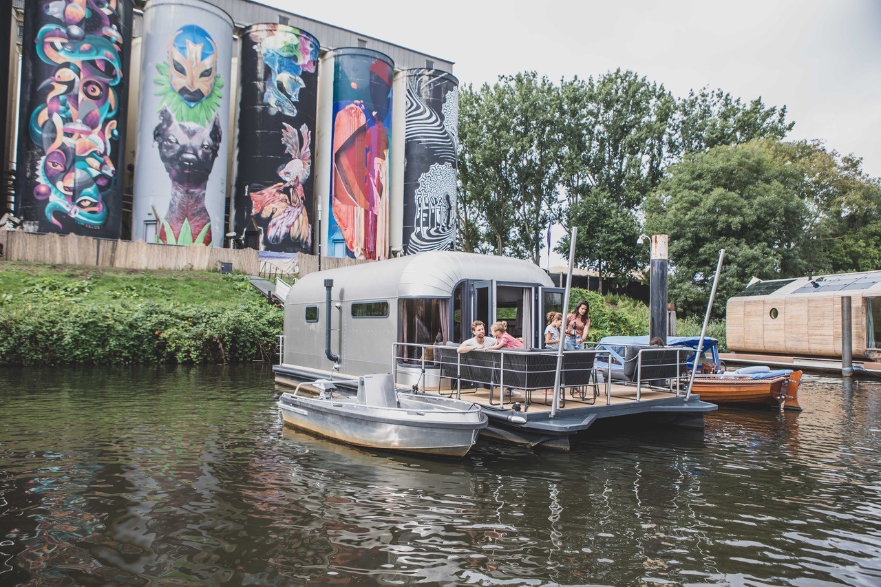The Coon 1000 Houseboat