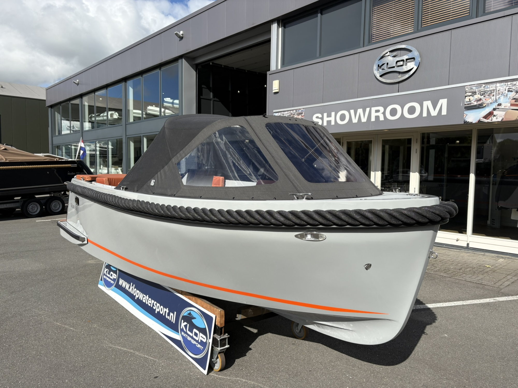 Maxima Boats 600 in verkeersgrijs (RAL 7042) op voorraad!