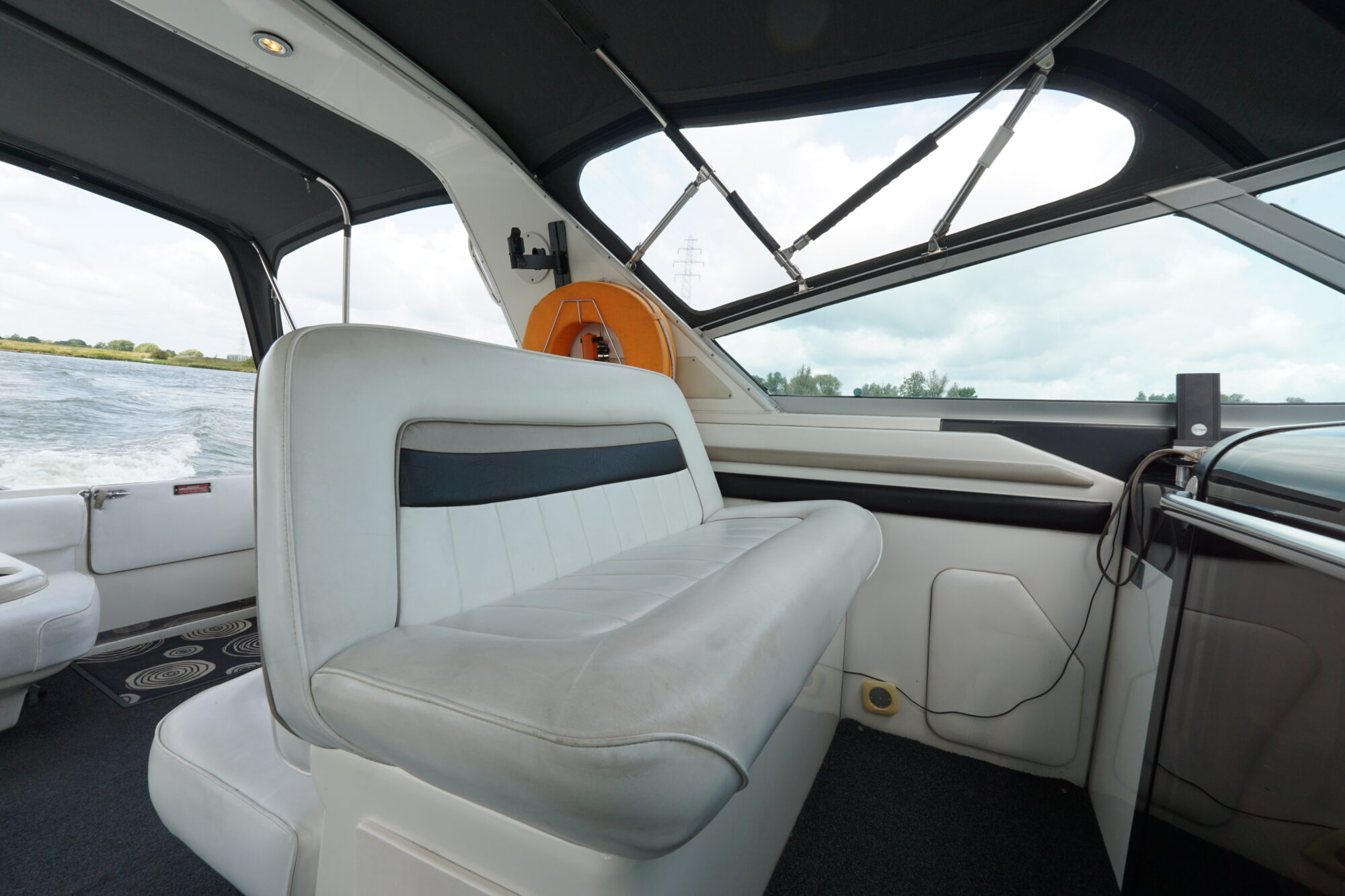 Sea Ray 400 Express Cruiser