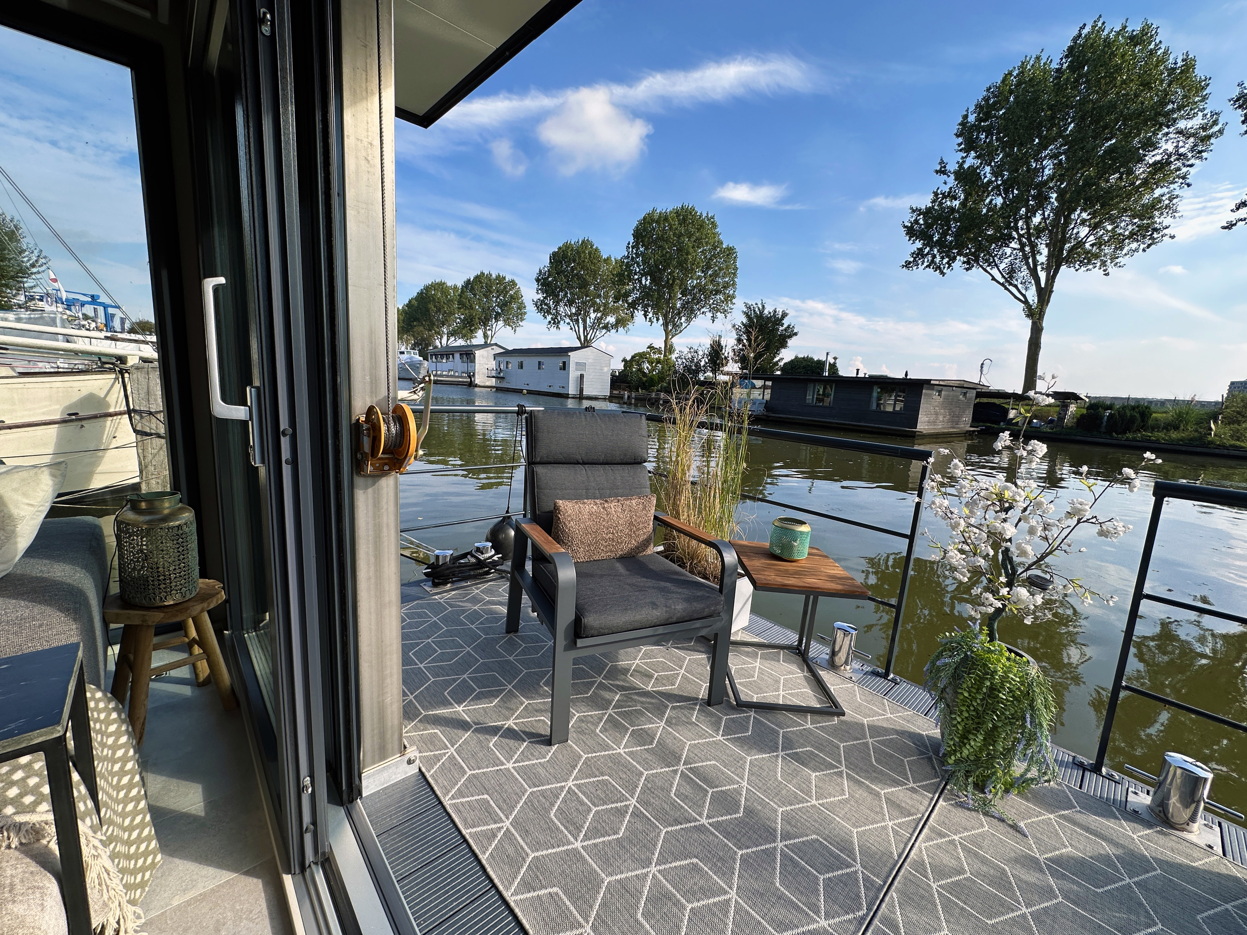 HT-Lofts Houseboat 15m Electric Propulsion