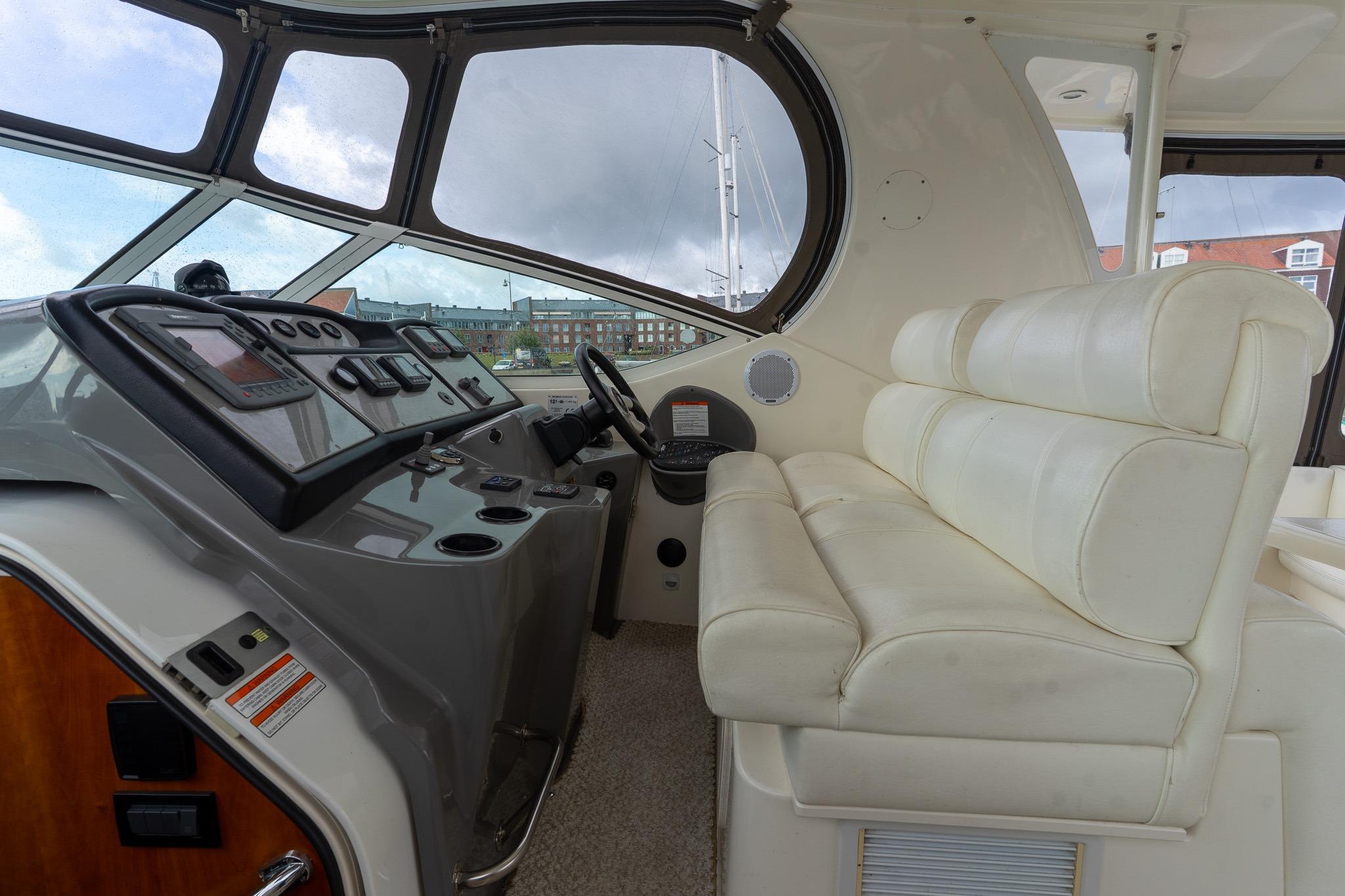 Cruisers Yachts 415 Express Motoryacht