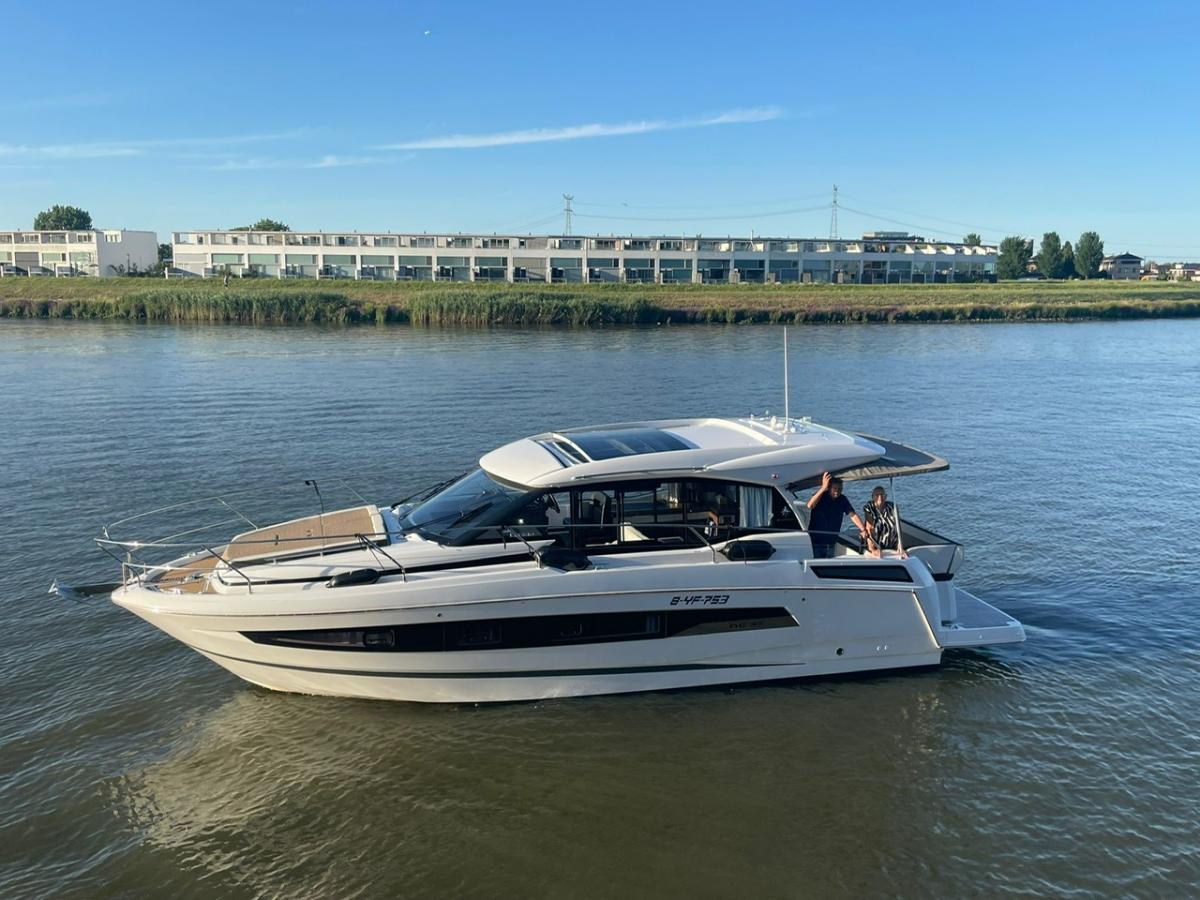 JEANNEAU NC37 met slechts 87 uur!