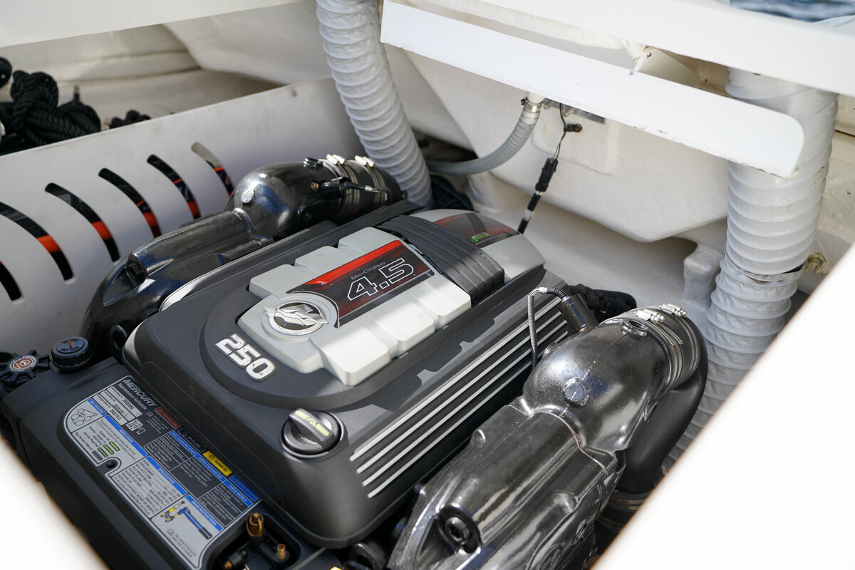 Sea Ray Sun Sport 230