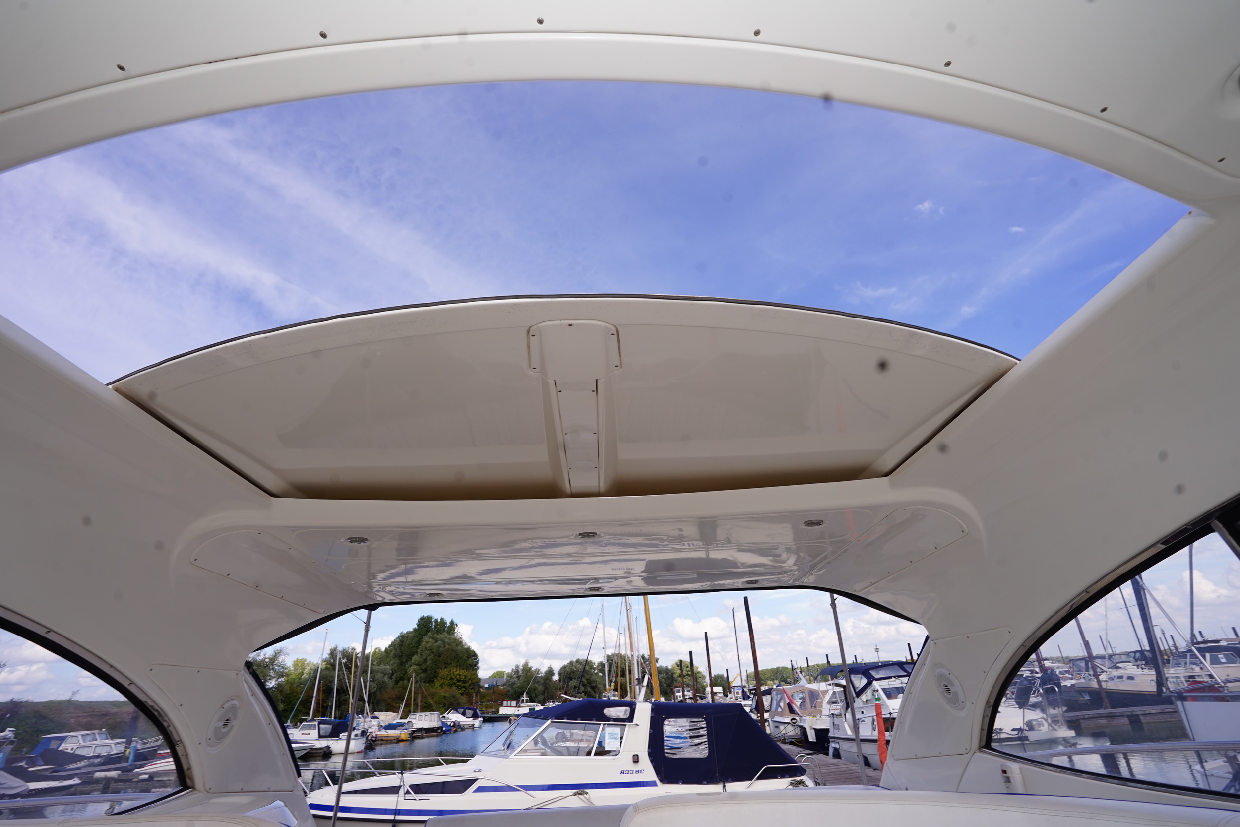 Bavaria 42 HT Sport IPS-500 - hydraulic platform