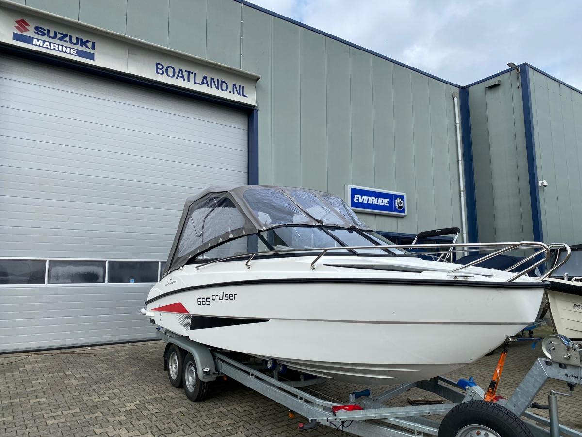 NORTHMASTER 685 Cruiser Cabin