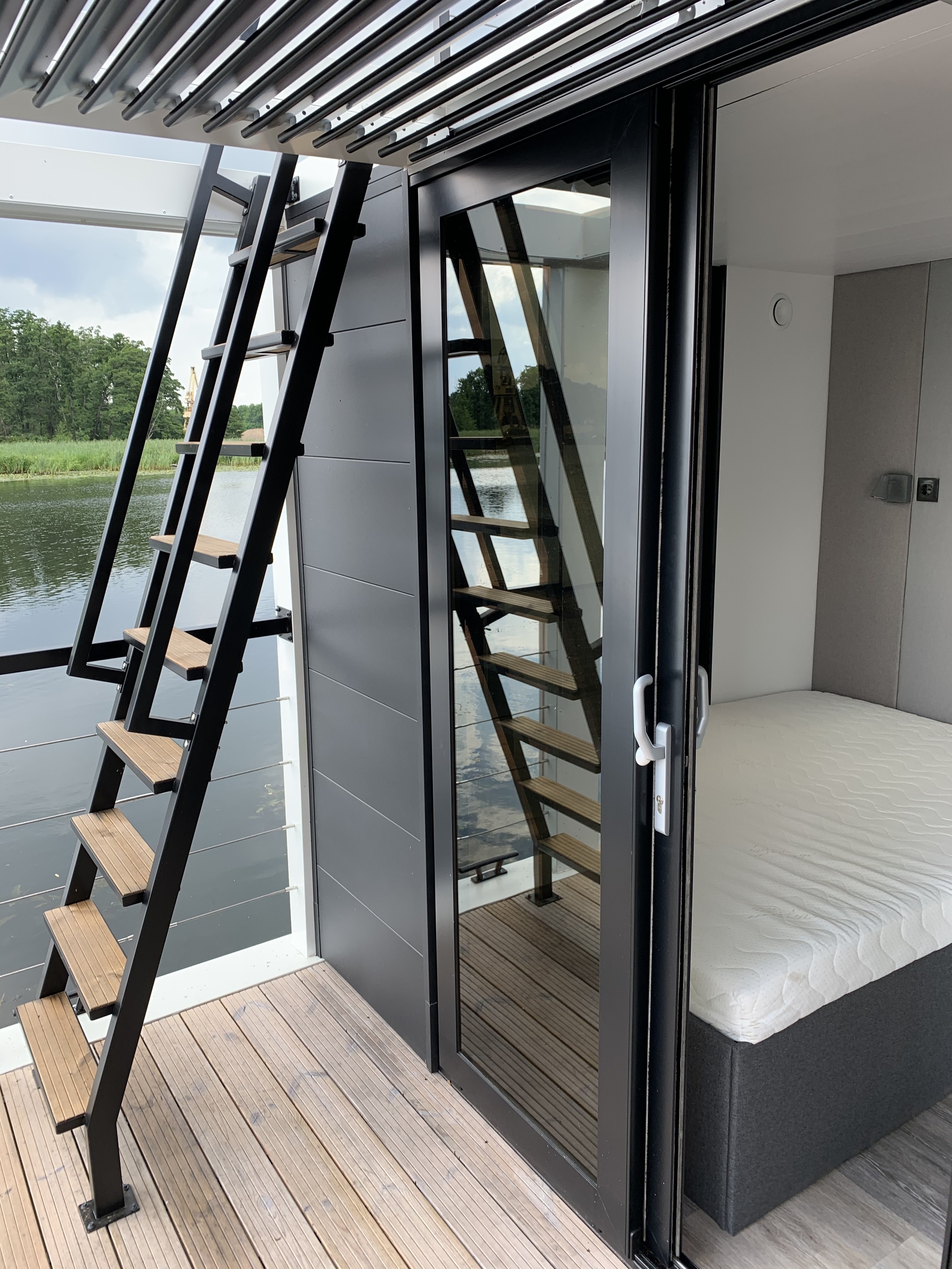 La Mare Houseboat Modern 12 ProLine