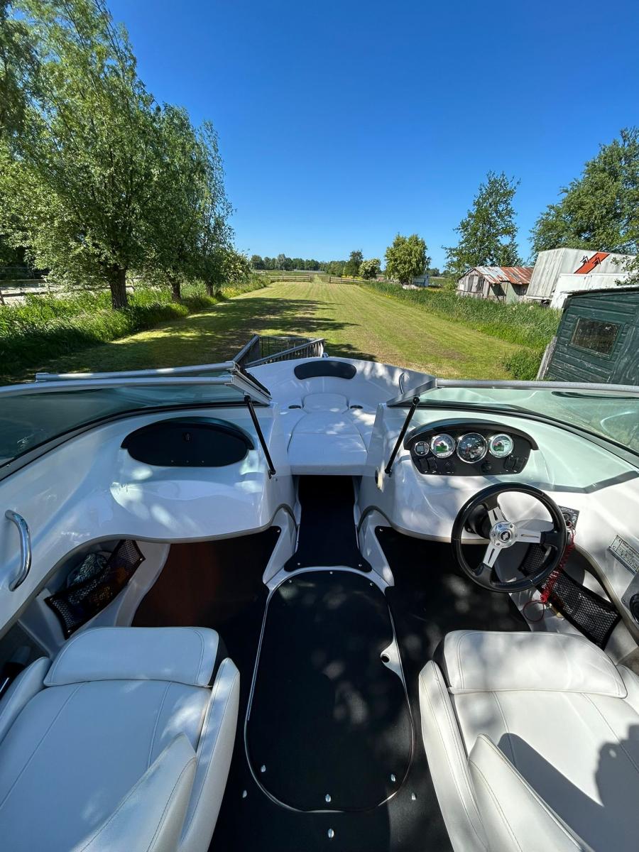 Four Winns H180 outboard