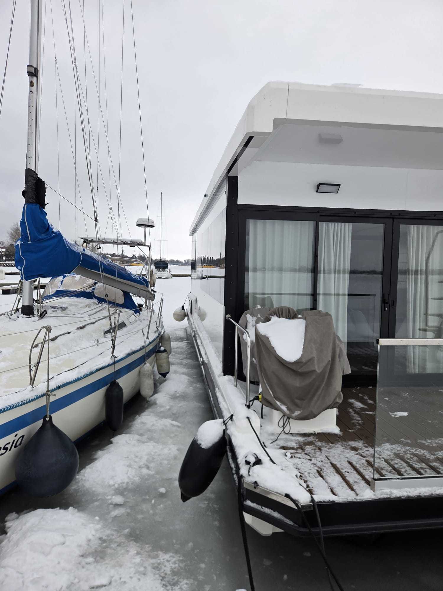 Nomadream Cat-House 1200 Double Decker Houseboat