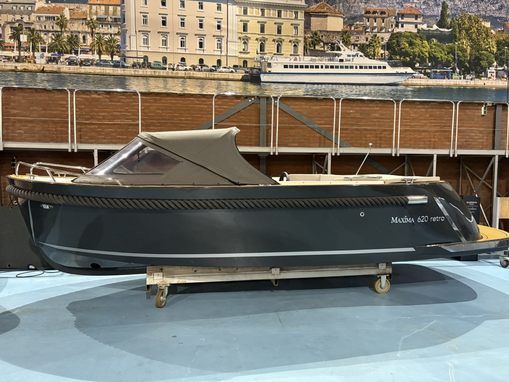 Maxima Boats 620 retro MC in donkergrijs op voorraad!