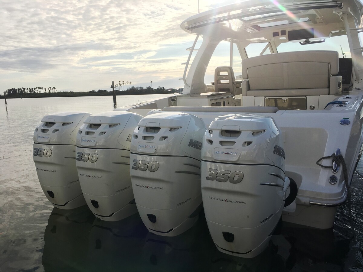 Boston Whaler 380 Realm