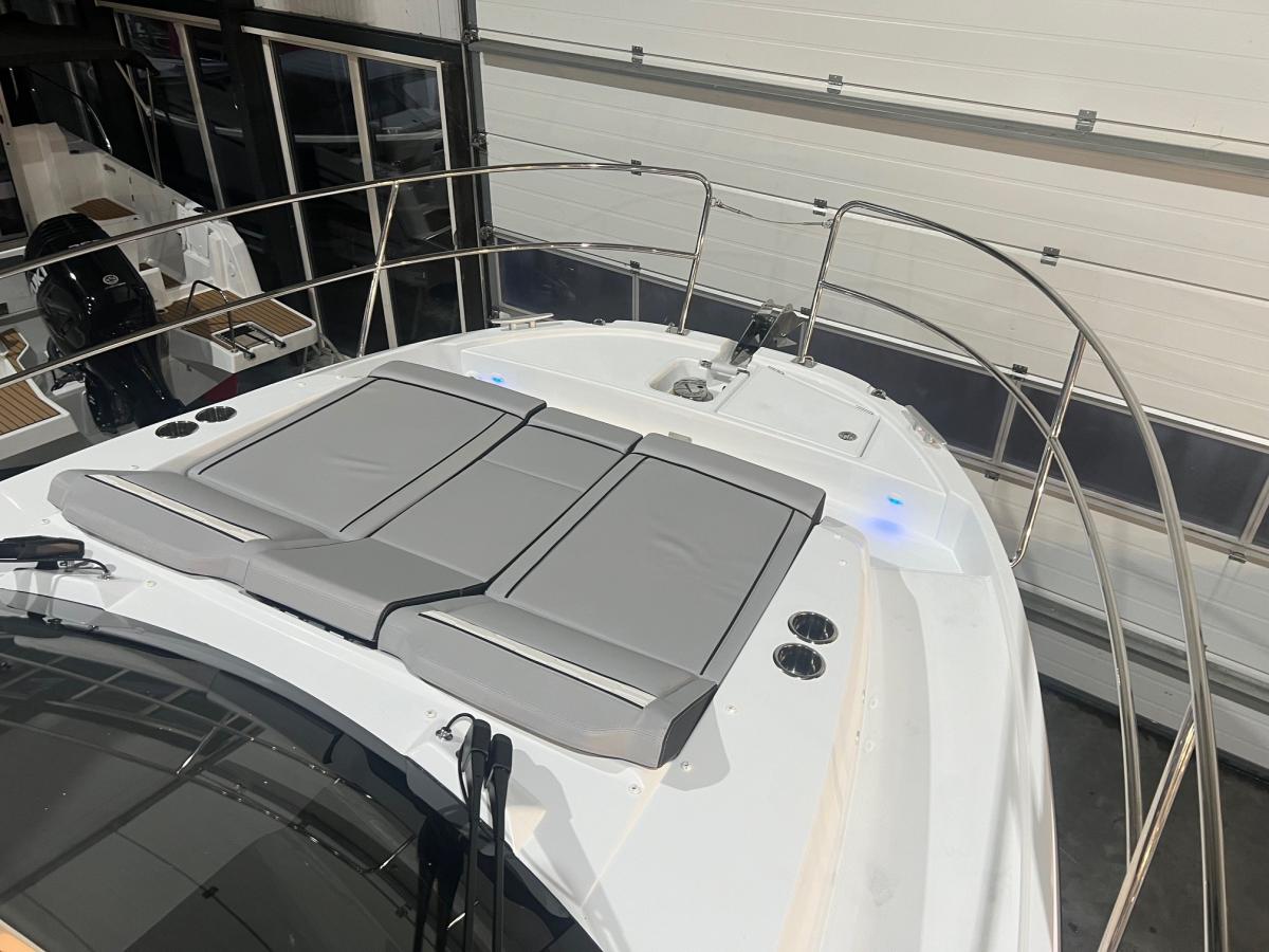 Jeanneau Merry Fisher 895 serie 2. Dit schip is aanwezig op de Yamaha stand van hiswa te water 2026.