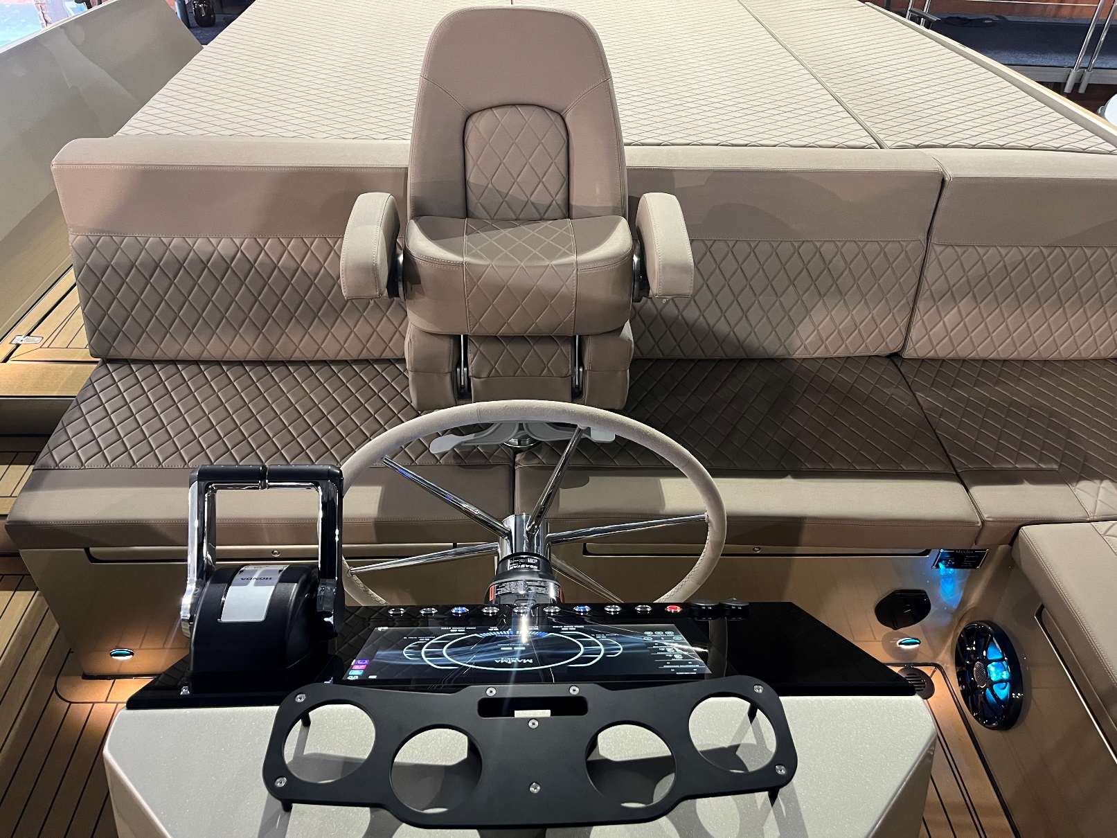 Maxima Boats 35 met 2x Honda 250 pk op voorraad!