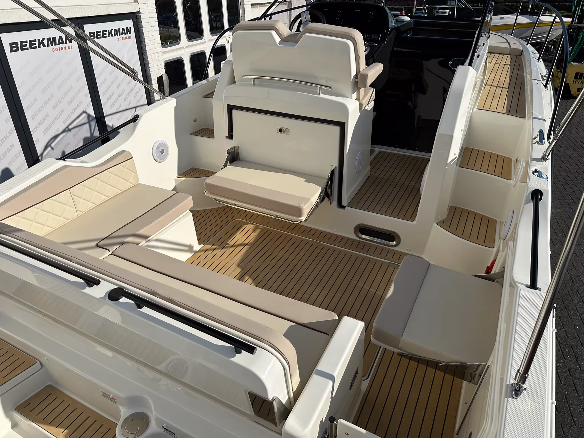 Quicksilver 875 Sundeck
