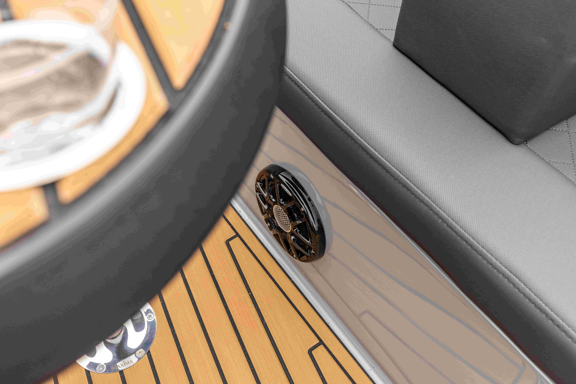 Maxima Boats 680 Sport Lounge