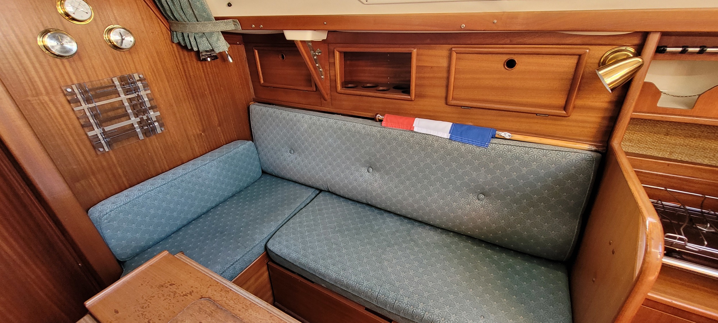 Bavaria 890