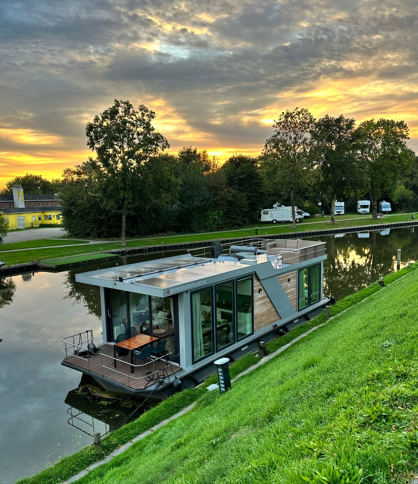 Houseboat Friesland 12.75 X 4.50 (inboard Engine)