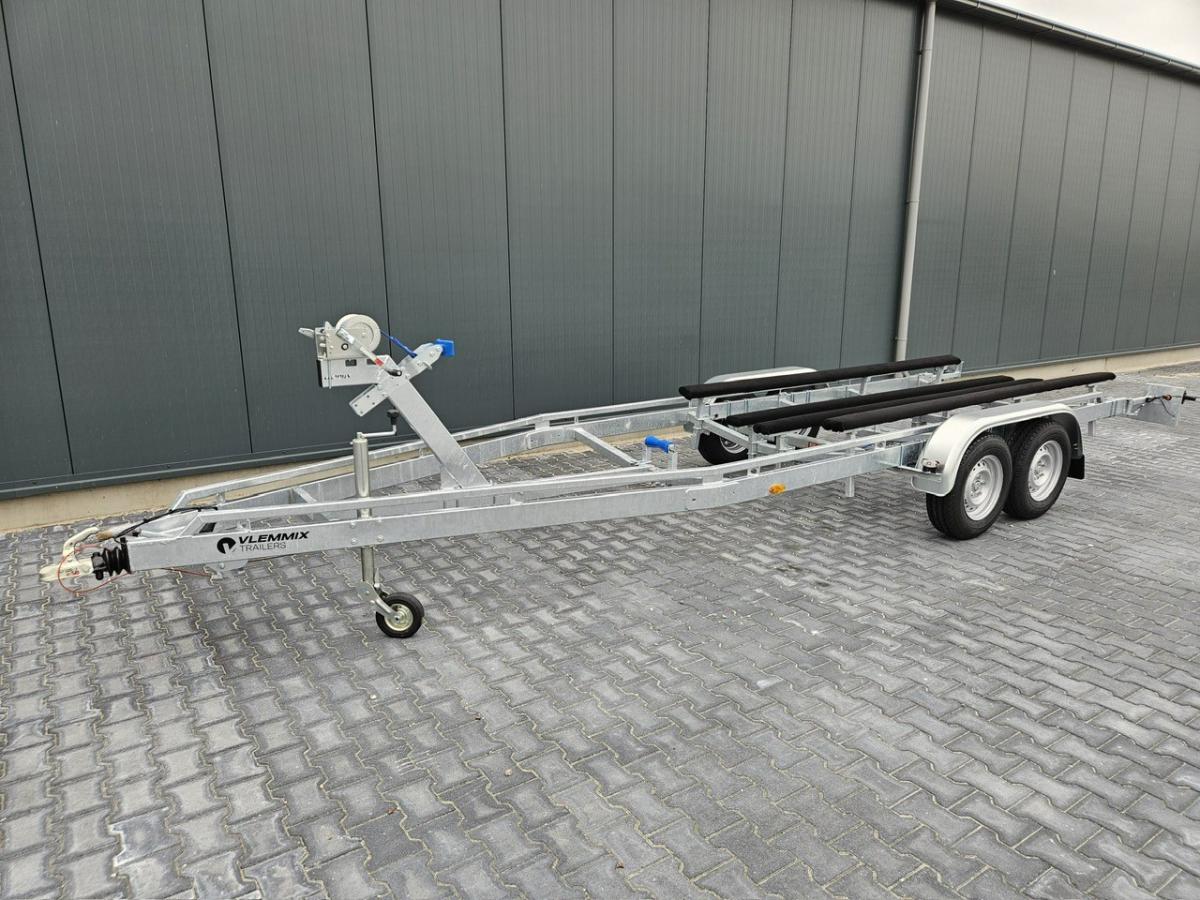 Vlemmix Boottrailers F 2700 kg. Balken trailer met Wegklapbare LED verlichting hoofdfoto: 1