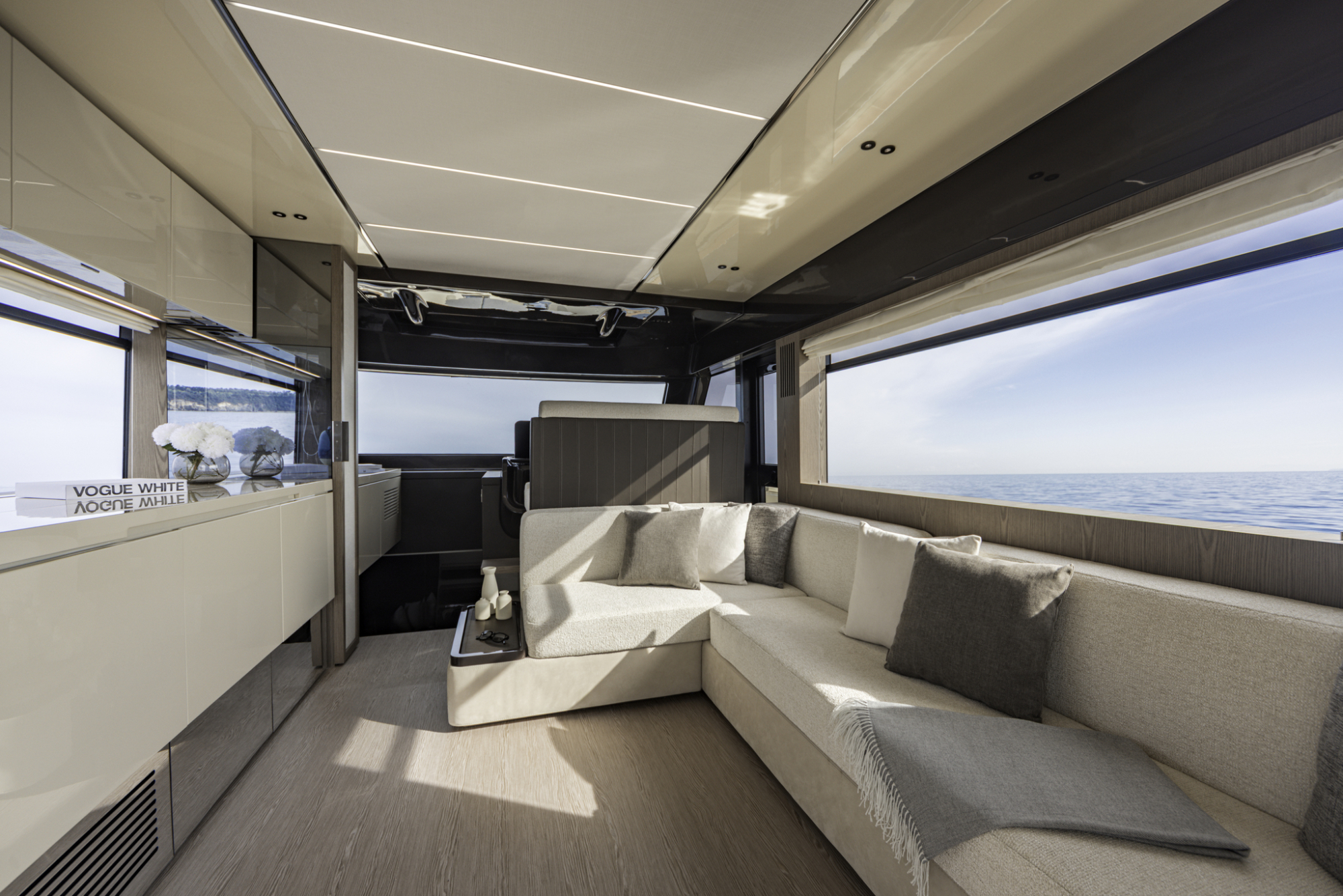 Invictus yachts Invictus ST550 met 2x 950 pk Volvo IPS direct leverbaar