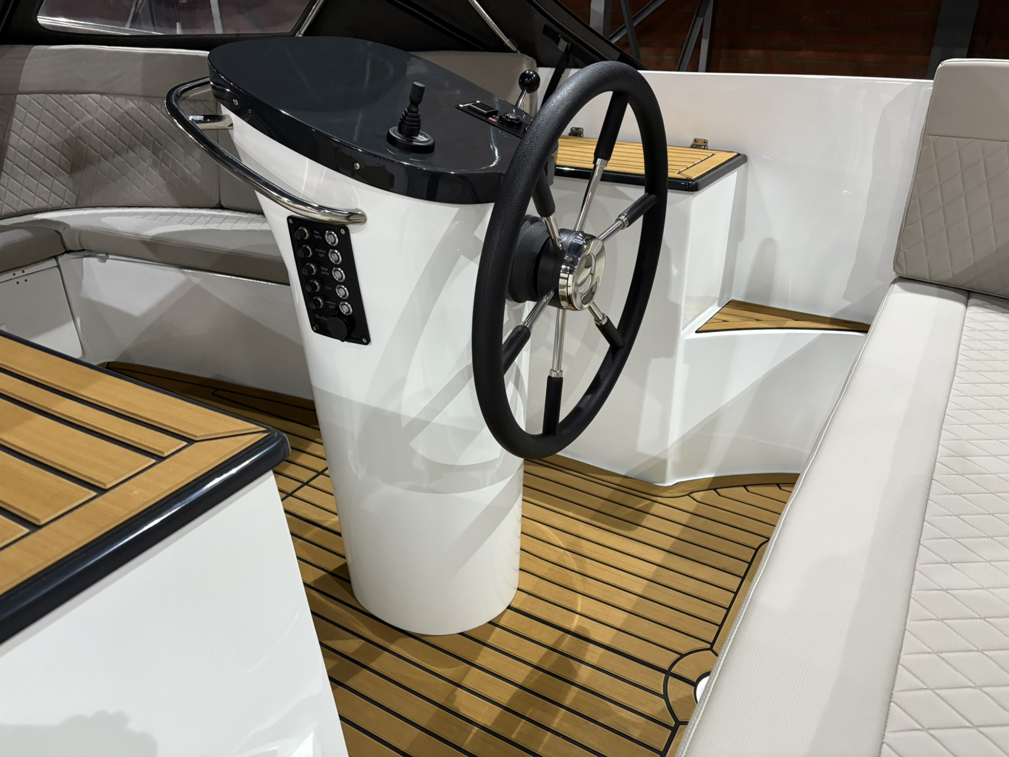 Maxima Boats 620 retro MC in donkergrijs op voorraad!