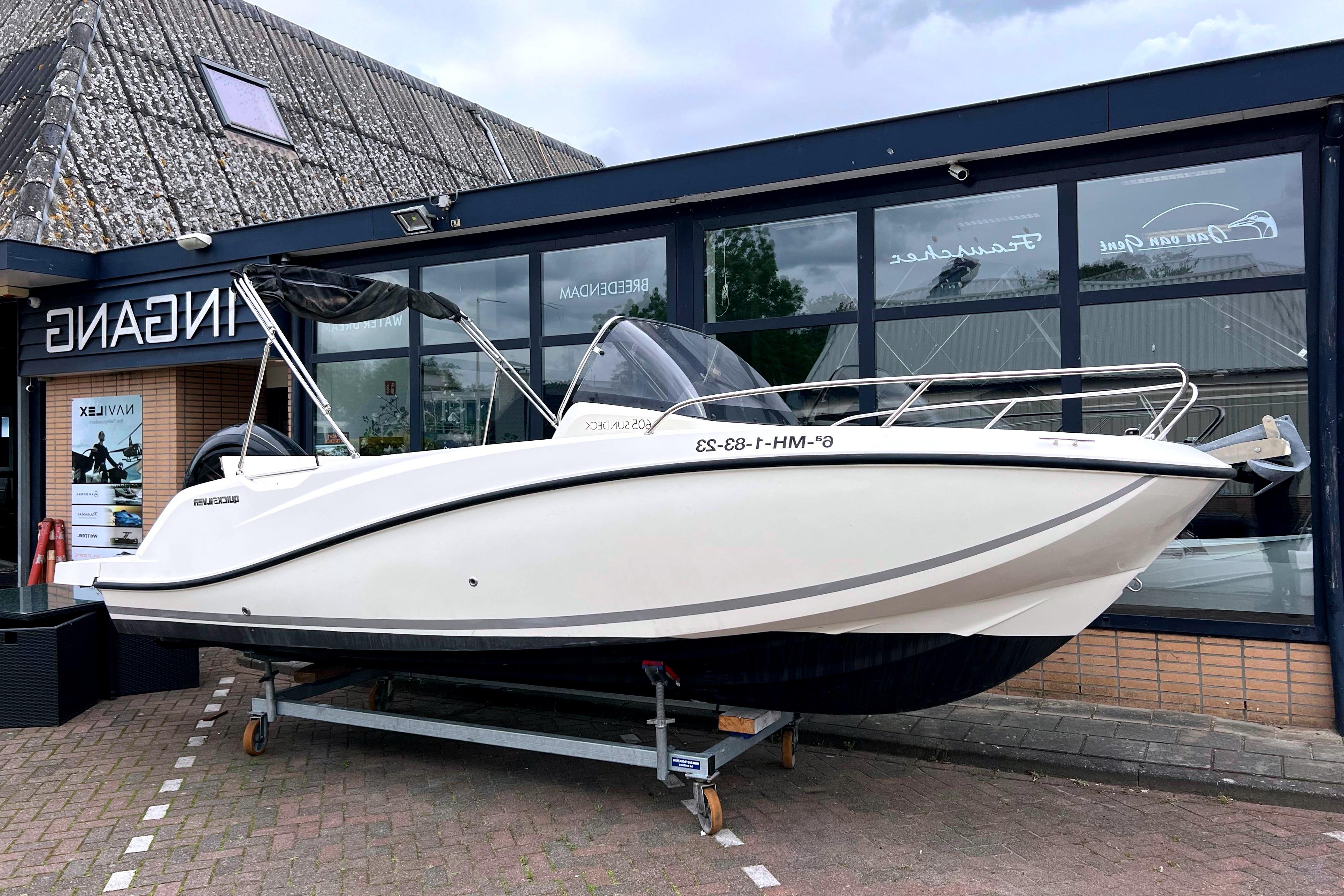 Quicksilver Activ 605 Sundeck