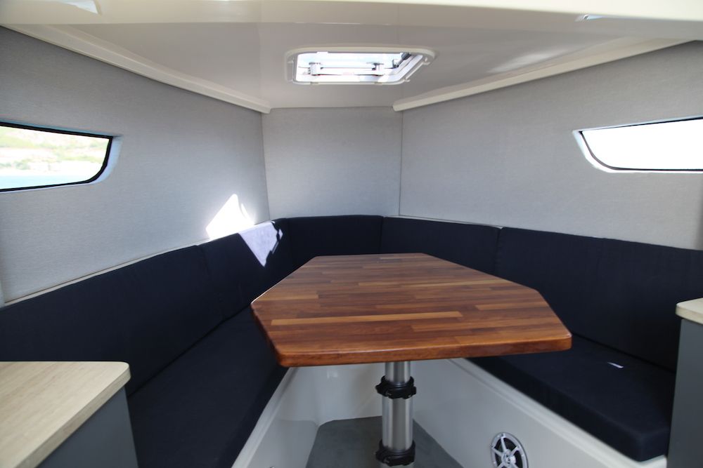 Nuva Yachts M9 Cabin