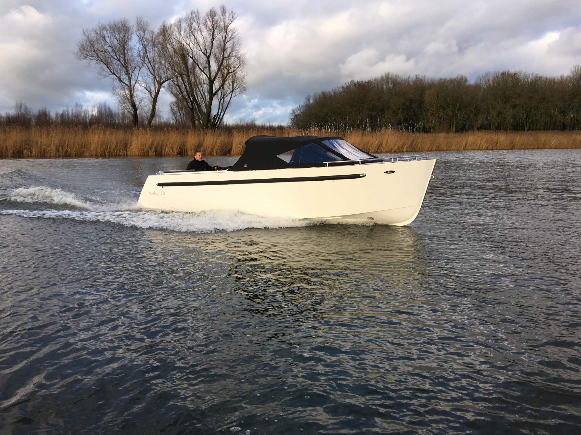 Maxima Boats 730i