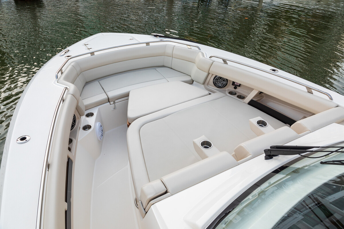 Boston Whaler 350 Realm