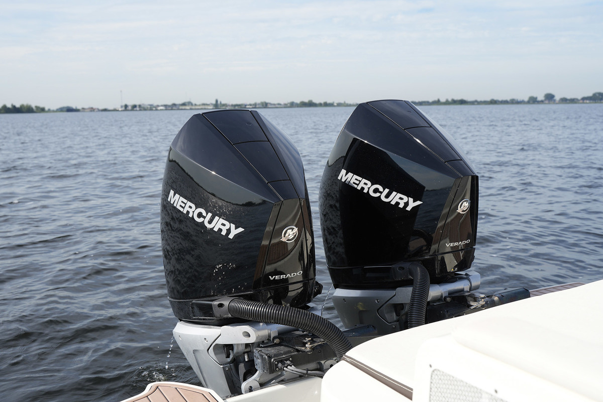 Sea Ray SDX 290 Outboard