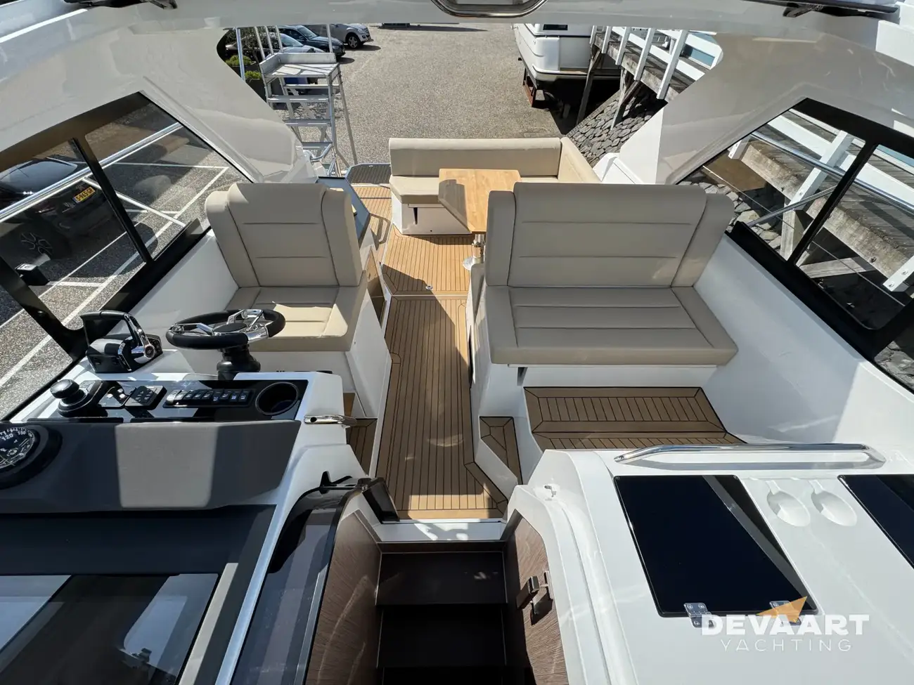 Sealine S335
