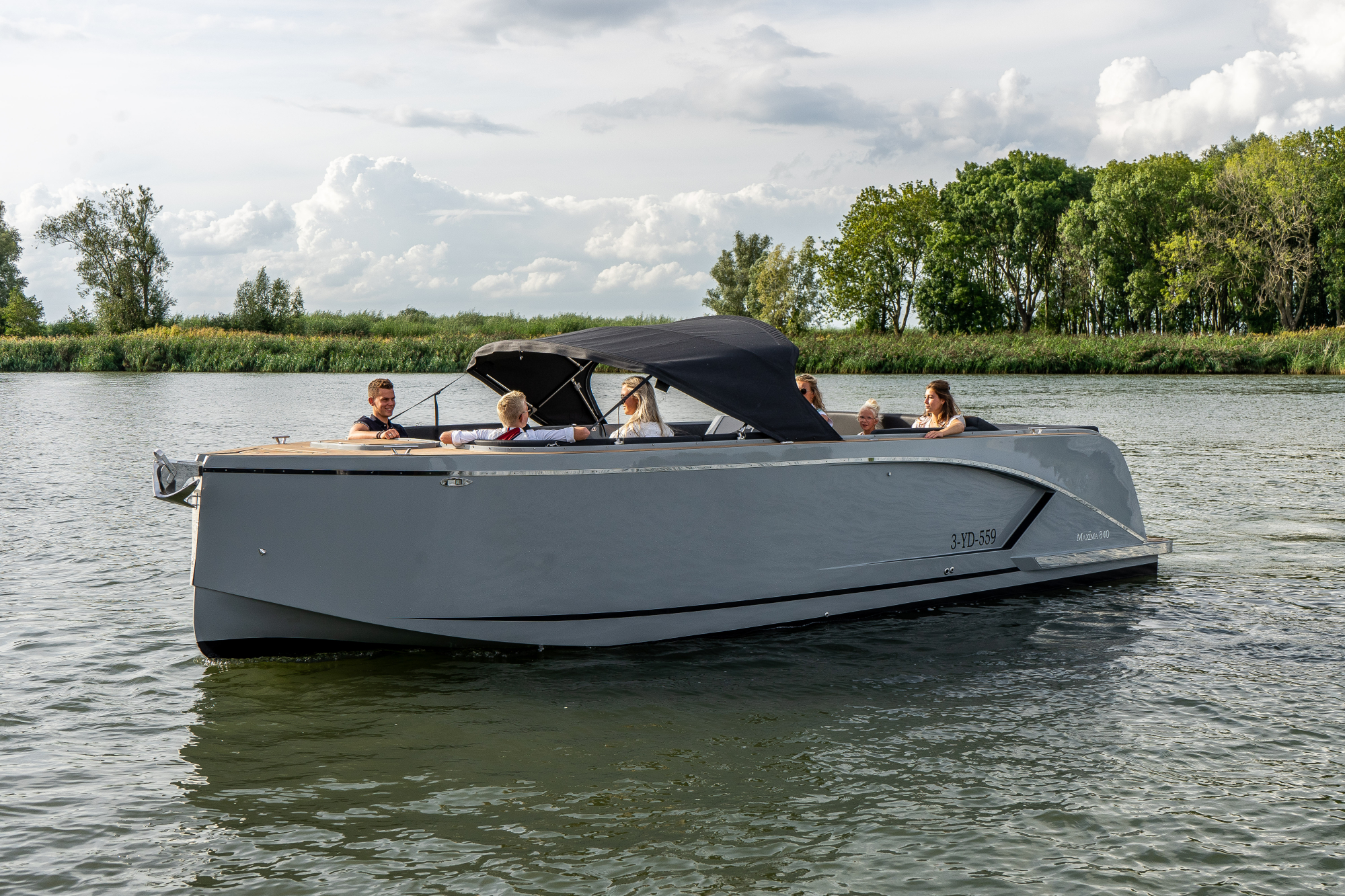 Maxima Boats 840