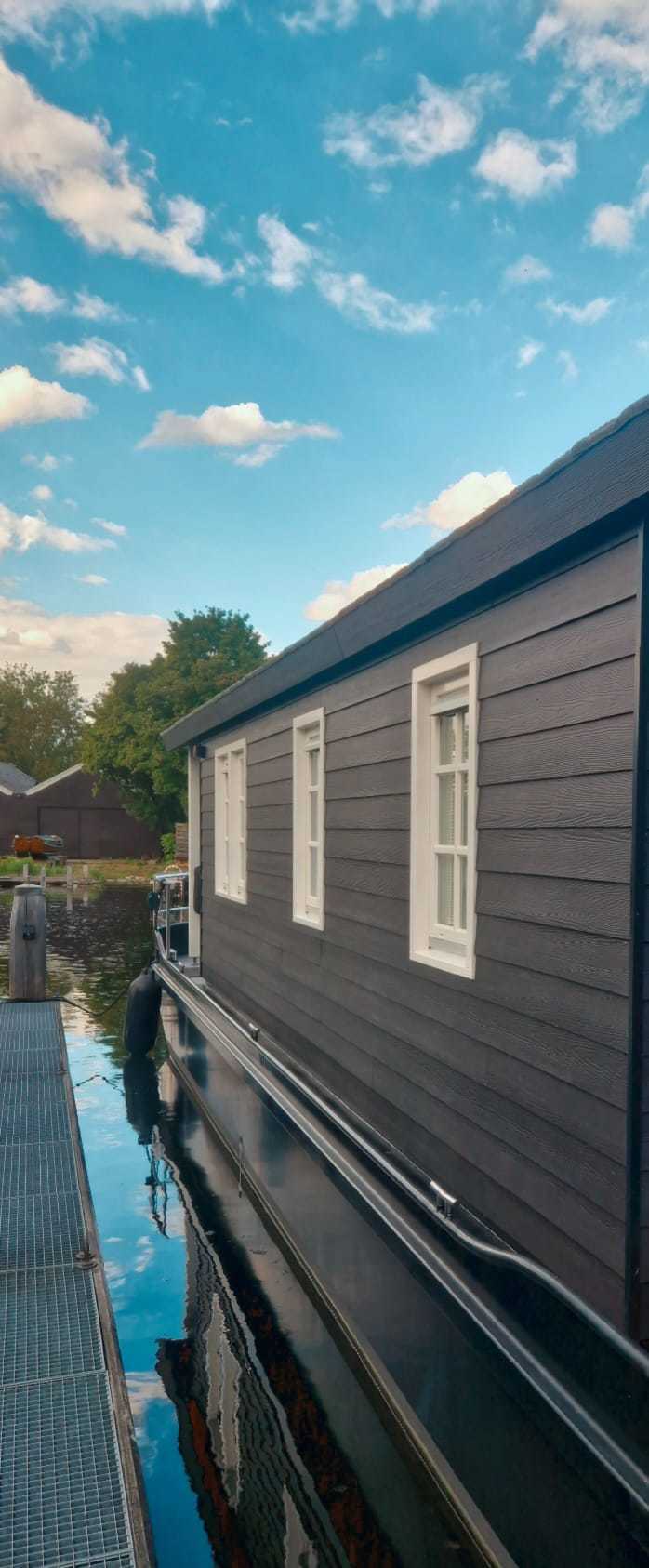 HOMESHIP Houseboat In AMSTERDAM -ZUID VaarChalet 1250D Luxe Goed Varende Houseboat