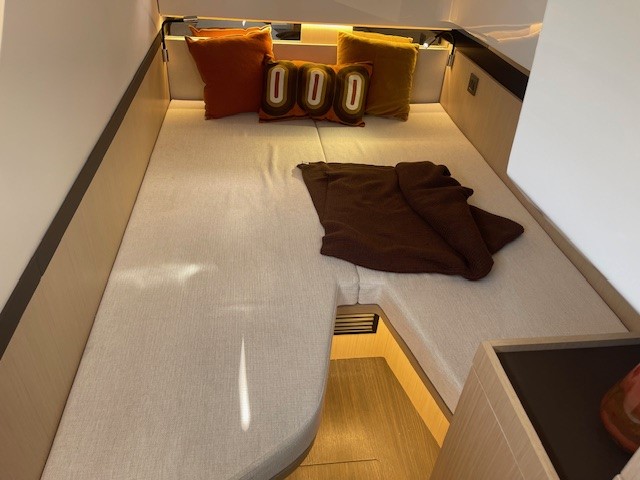 JEANNEAU TH38 Twin-Hull