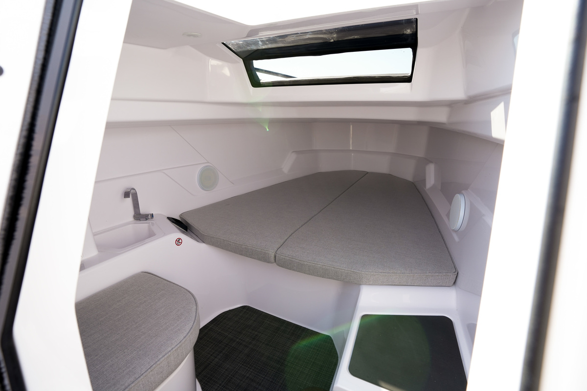 Axopar 25 Cross Bow & Cross Top