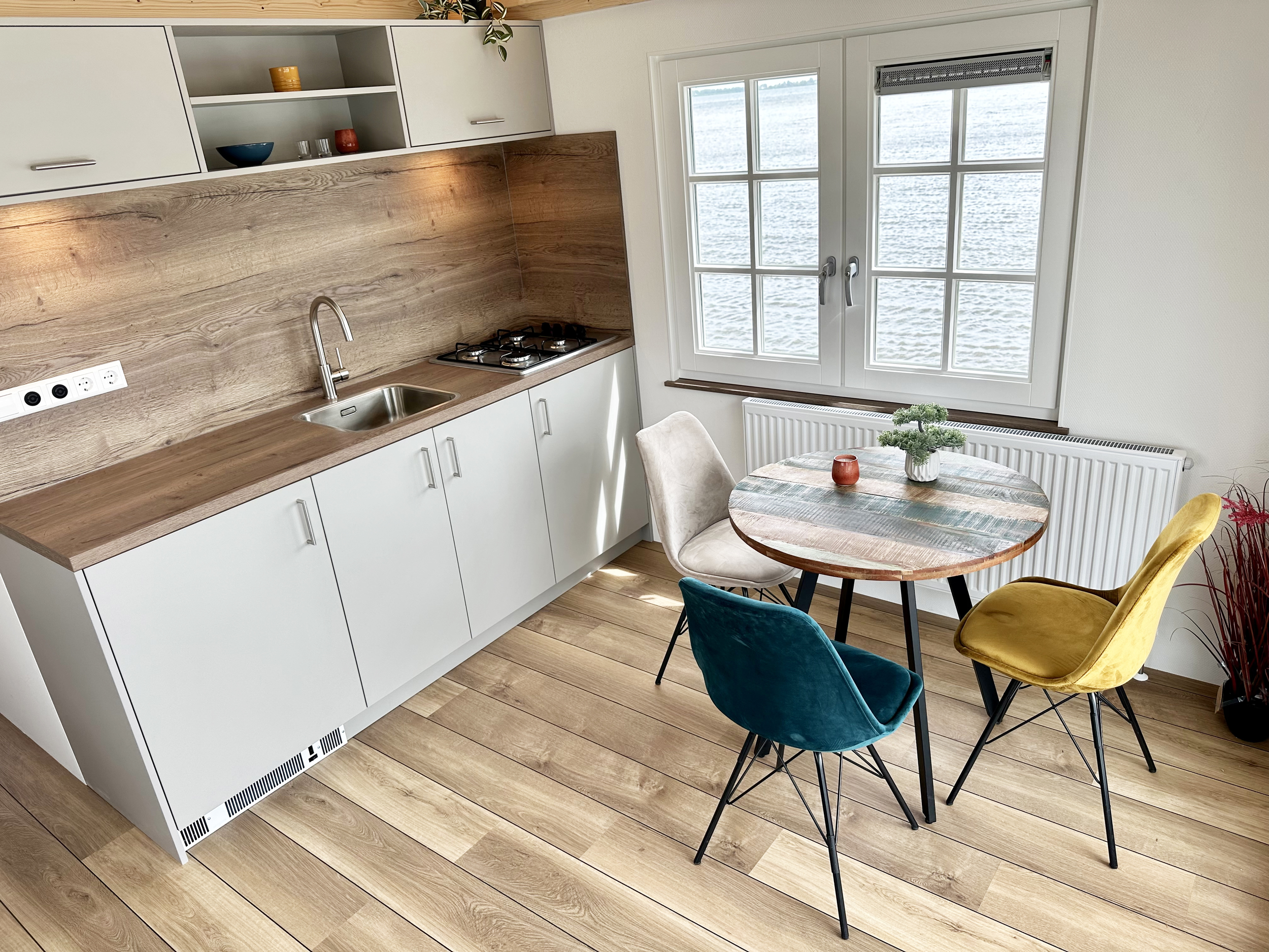 HOMESHIP VaarChalet In Amsterdam 1250D Luxe Houseboat