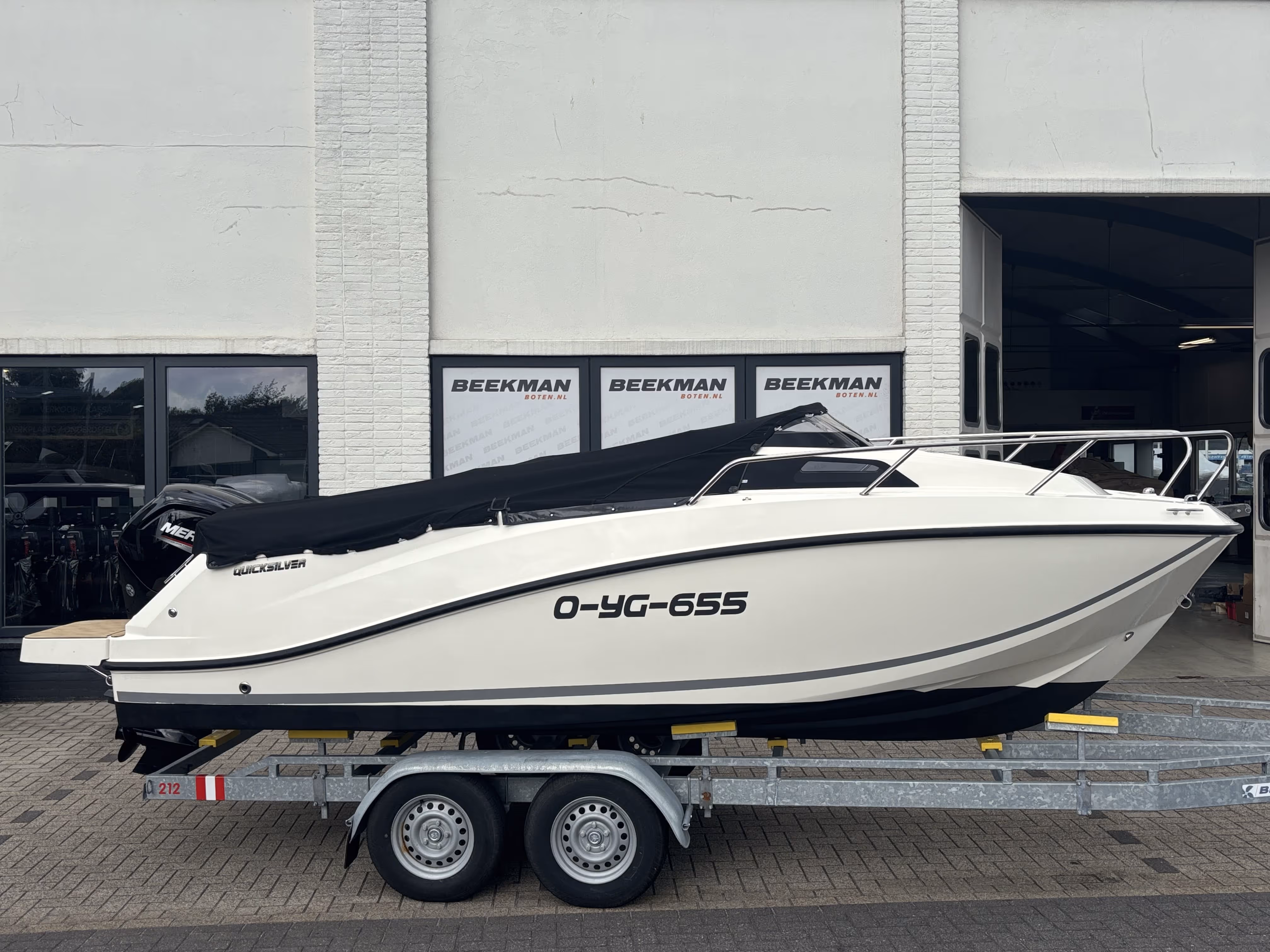 Quicksilver 555 Cabin