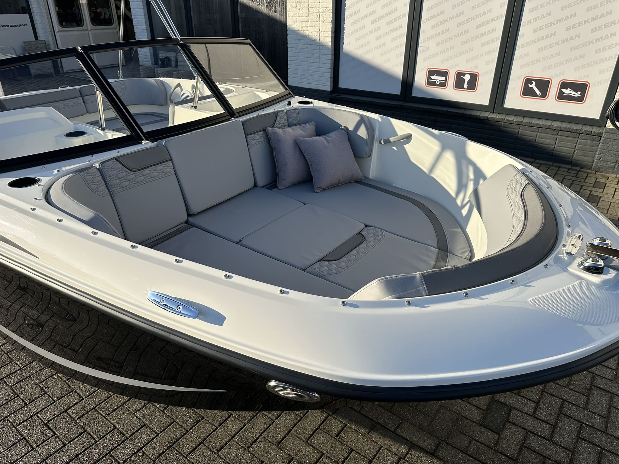 Bayliner Element M17