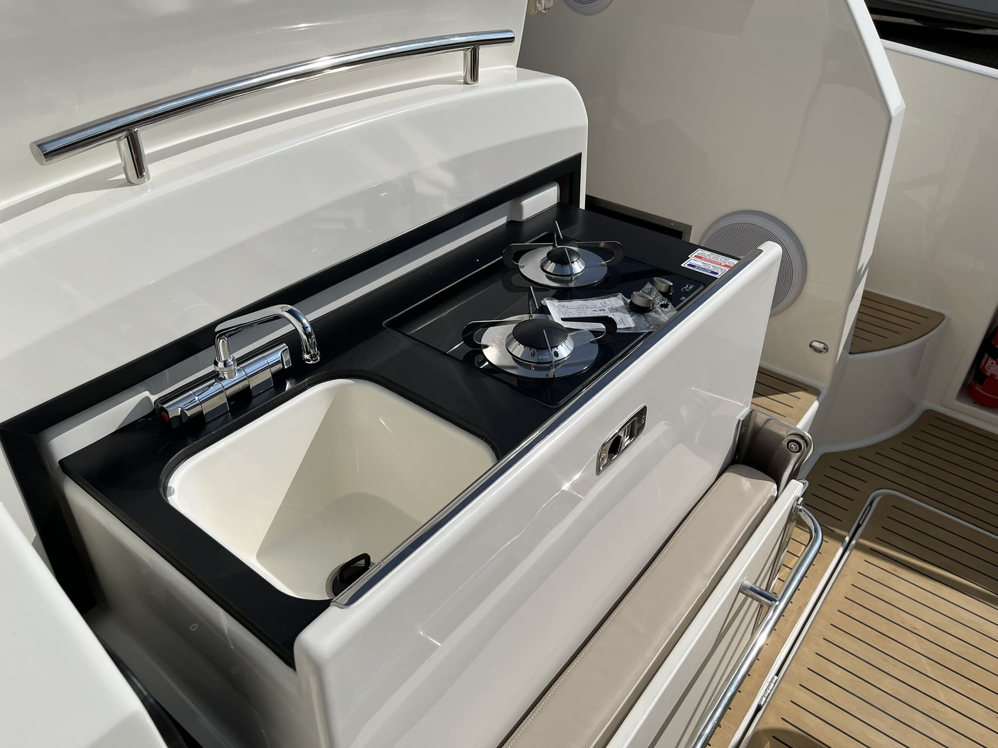 Quicksilver 875 Sundeck