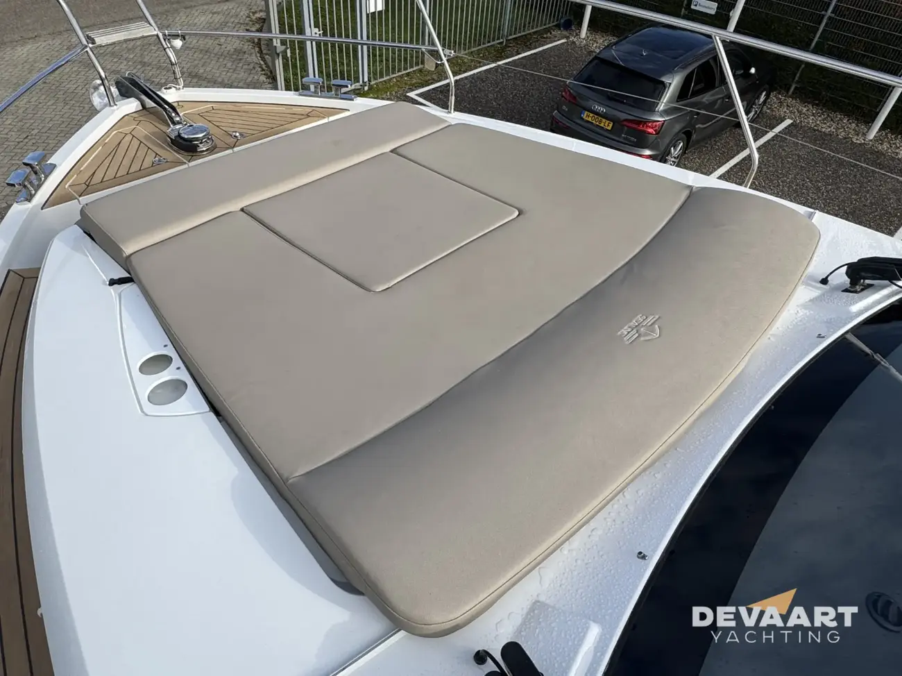 Sealine C335