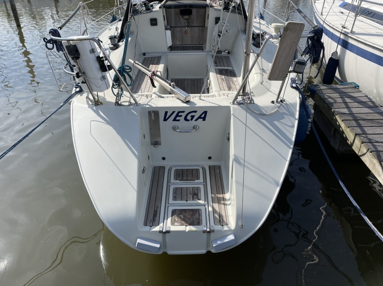 Elan 33