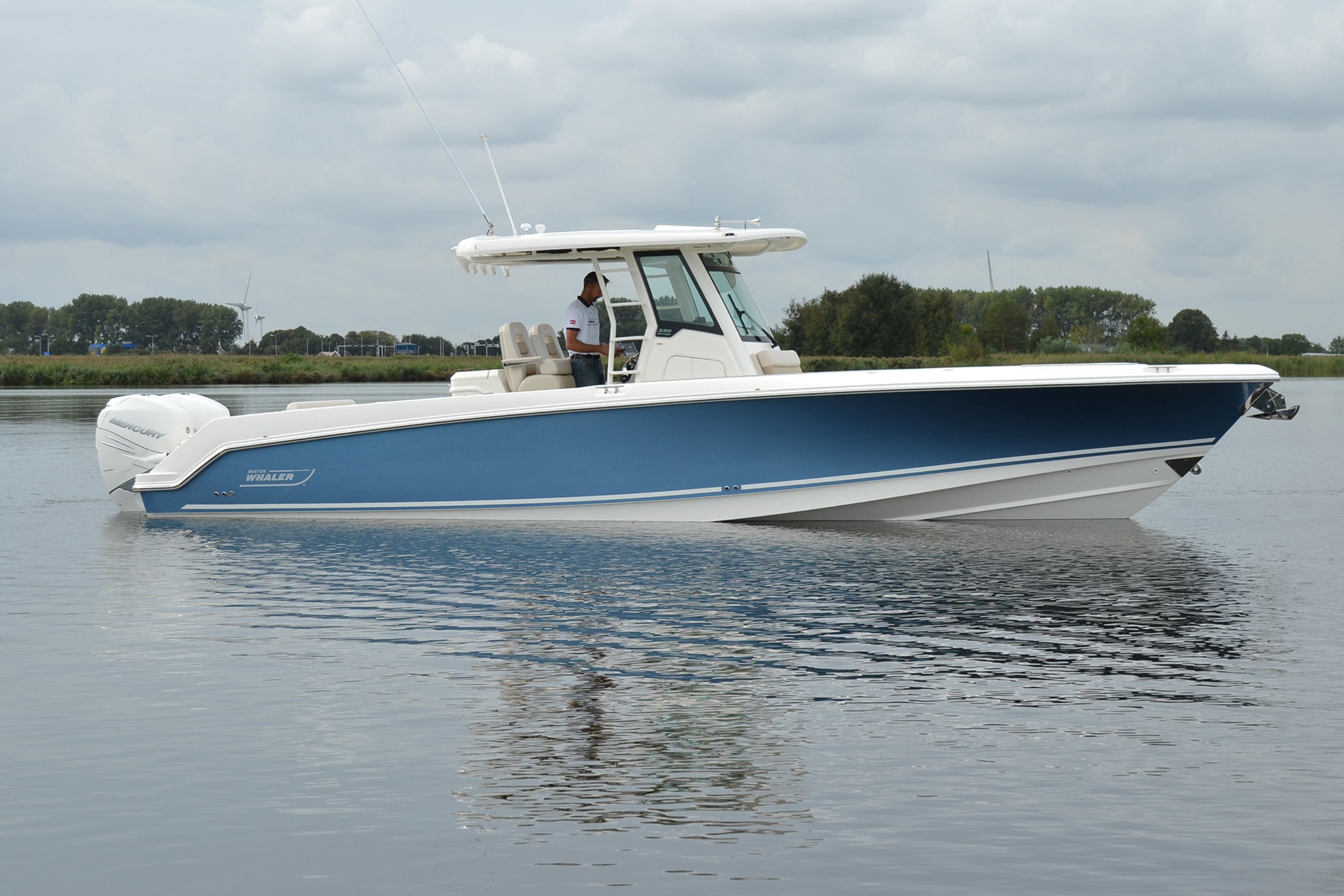 Boston Whaler 330 Outrage