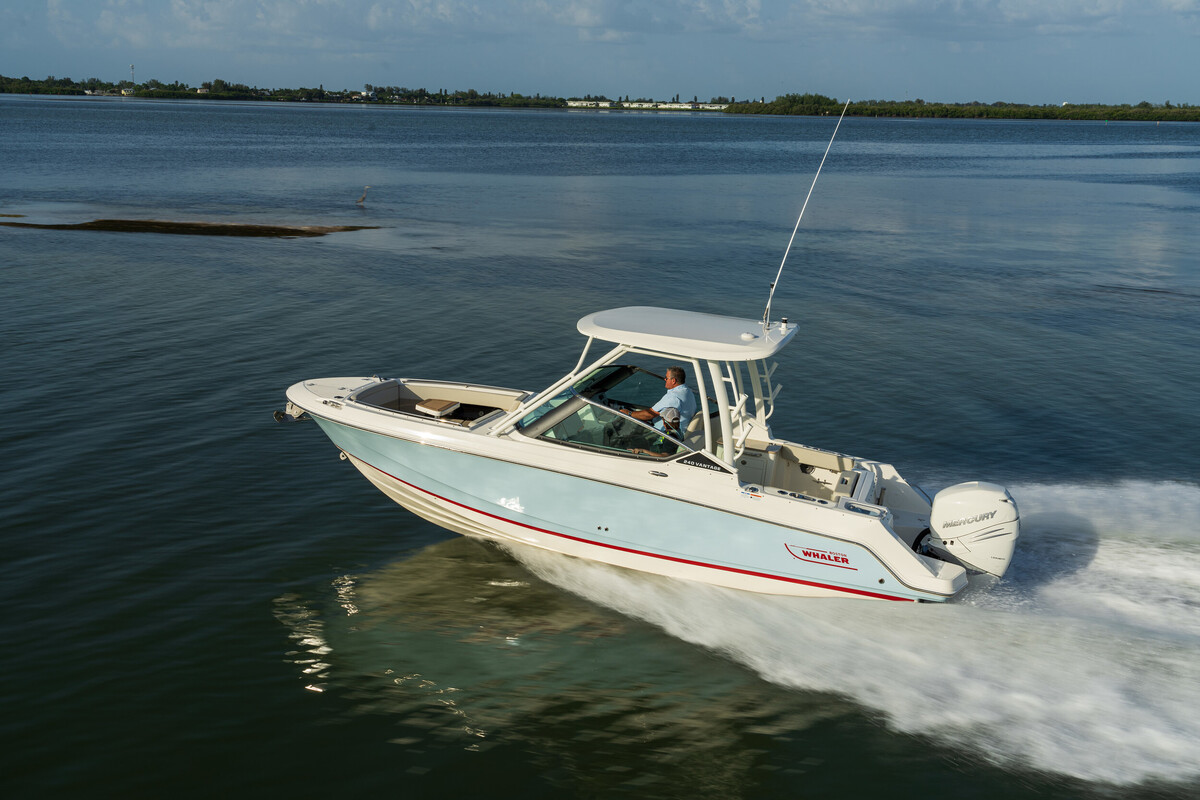 Boston Whaler 240 Vantage