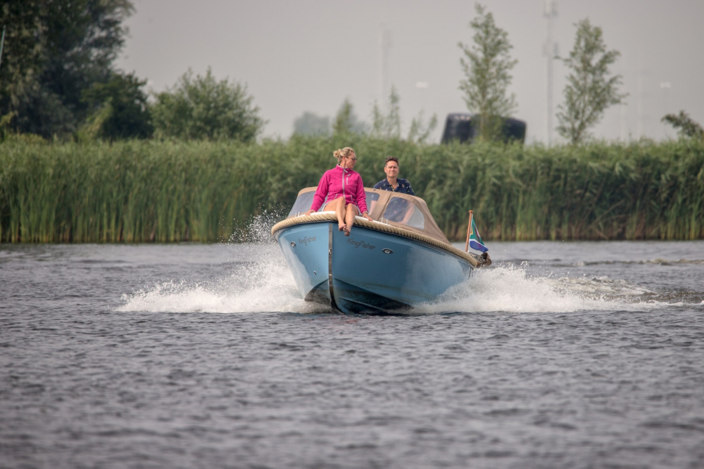 Corsiva 595 tender DE GROOTSTE SLOEPENSHOWROOM VAN NEDERLAND