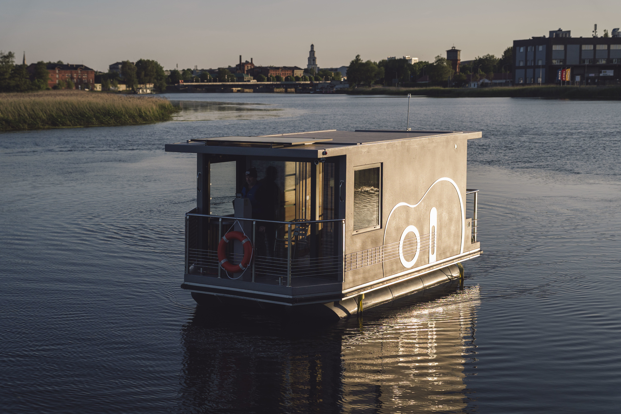 SHB Houseboat GTR 6.3